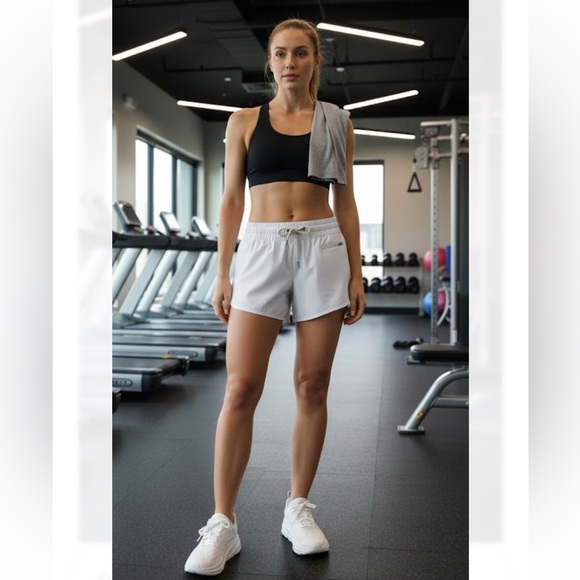 Vuori Pants - New Vuori Women’s Clementine 4" Short 2.0 Small VW3004